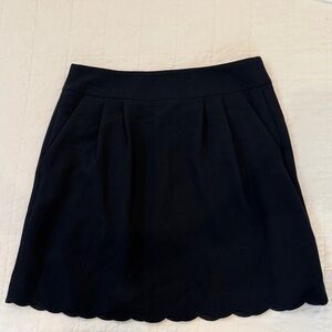 Loft skirt with scallop hem